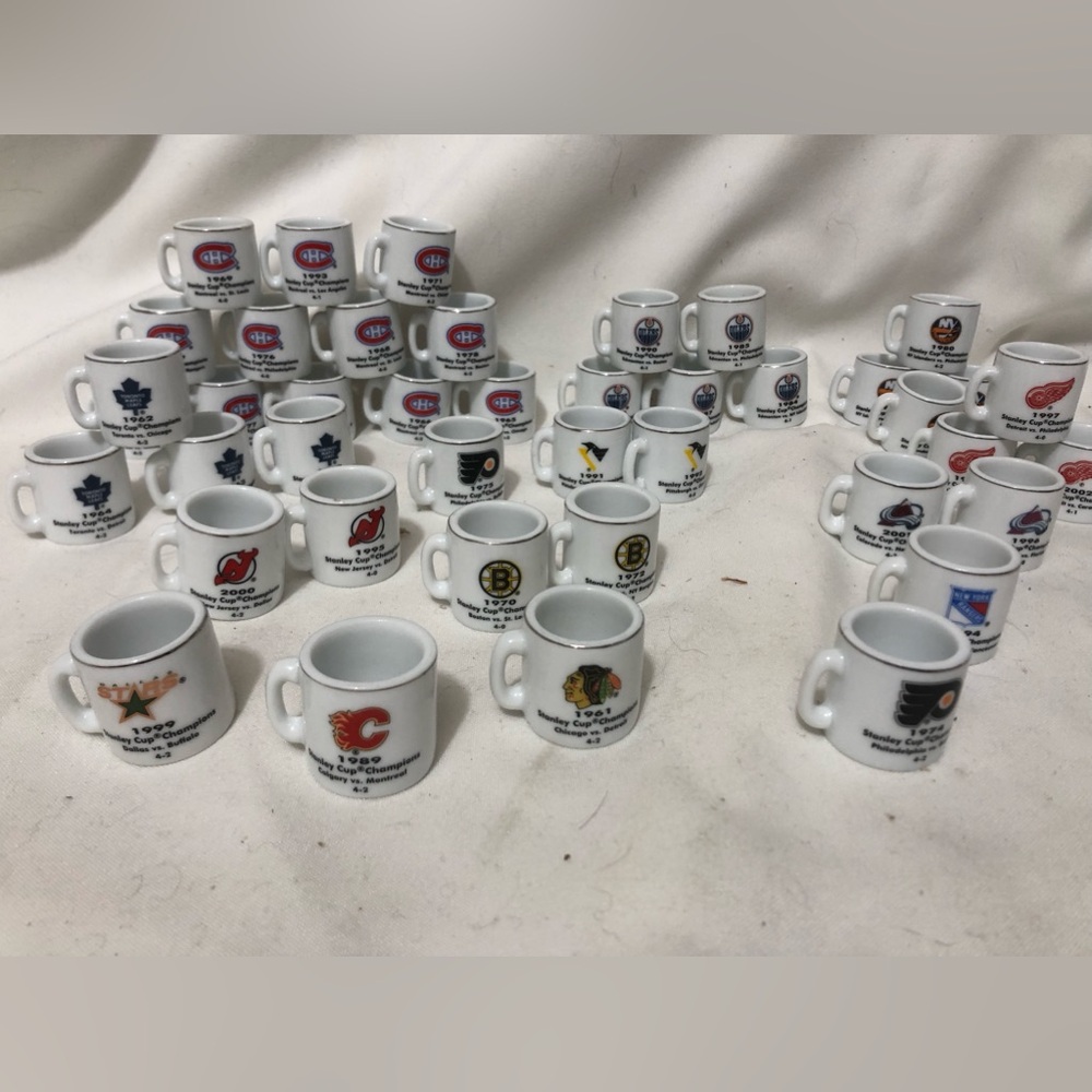 Mini NHL cups